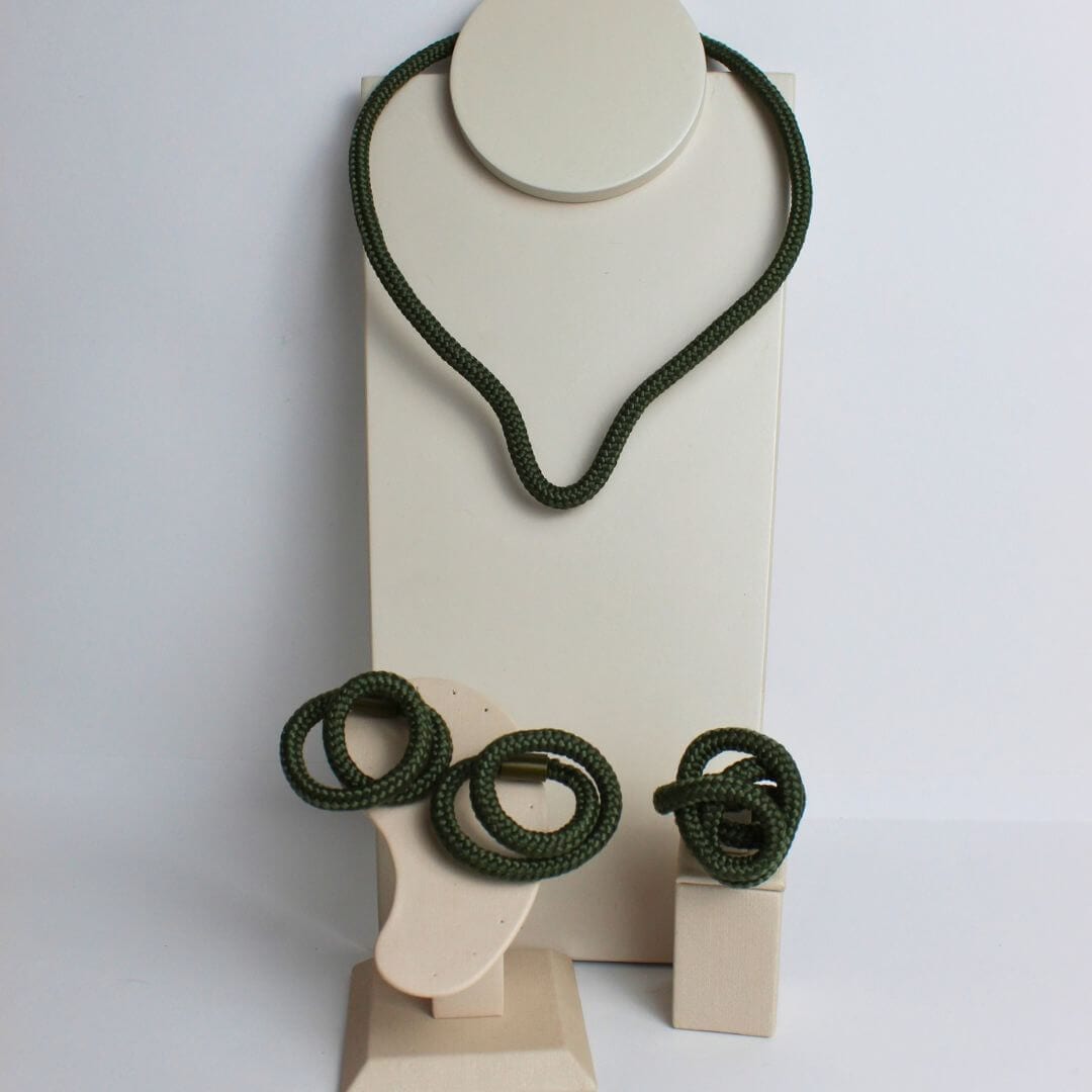 Conjunto Maré Verde Militar com Colar Ponta