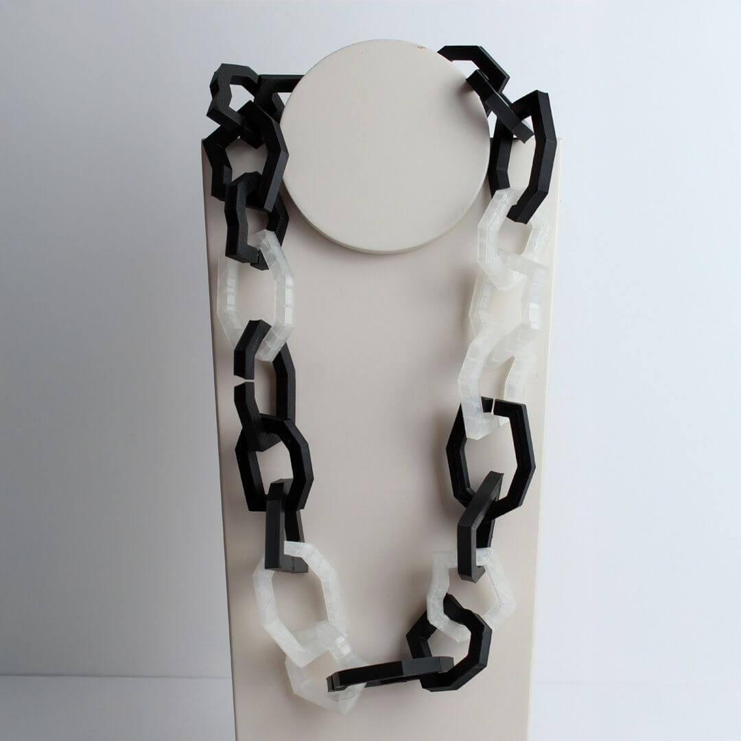 Maxi Colar Kubo Preto e Transparente
