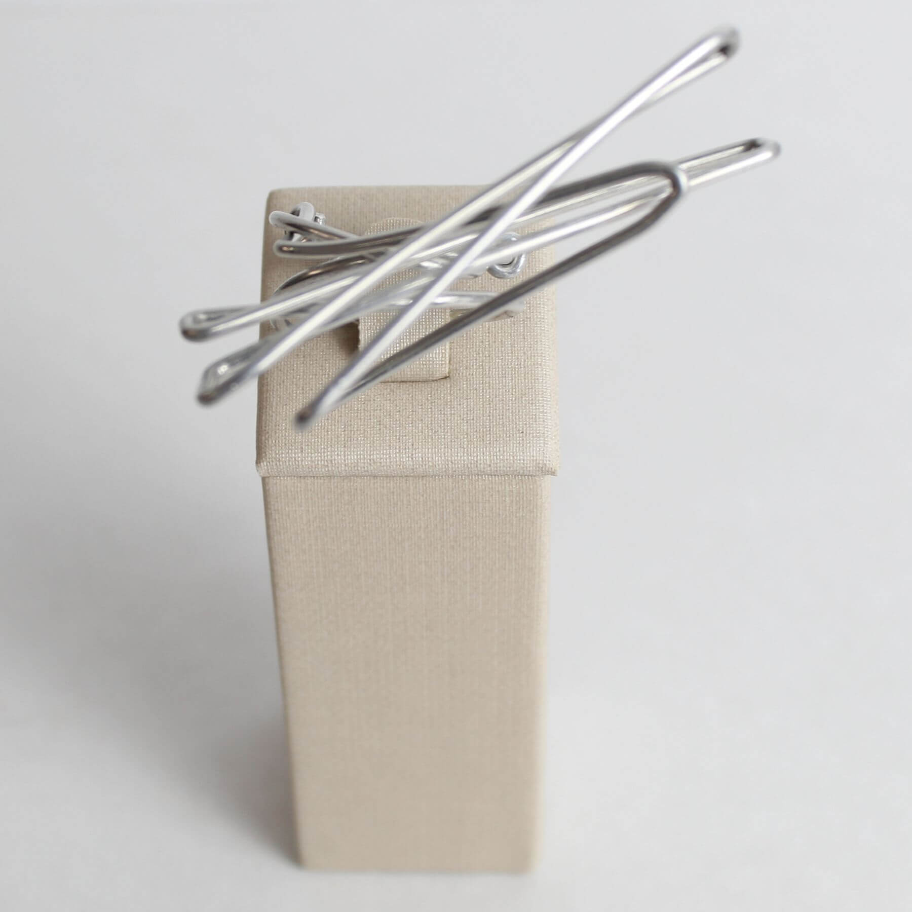 anel formas tortuosas clau khawali em aluminio