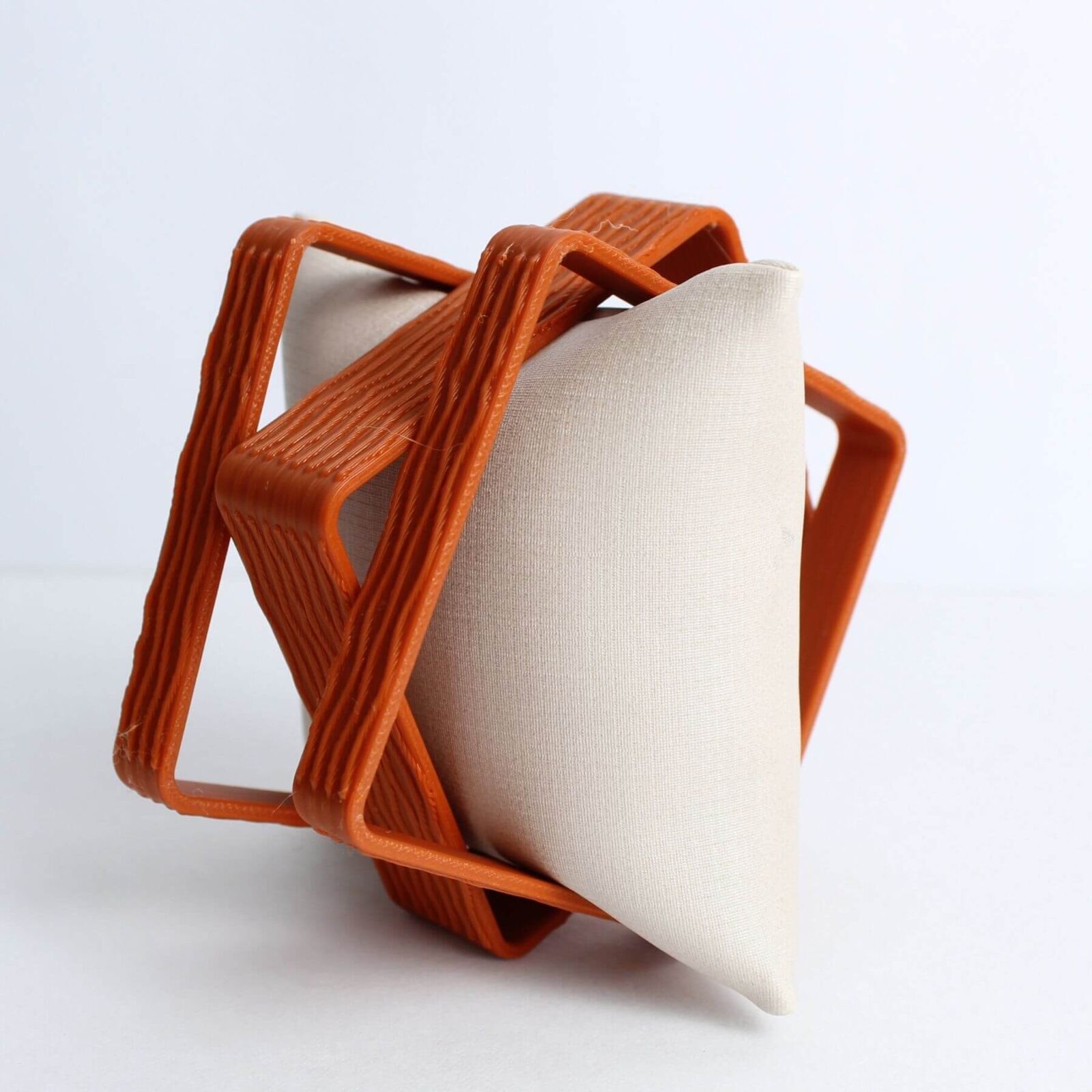 Conjunto de pulseiras terracota em PLA com visual geométrico e textura em alto relevo