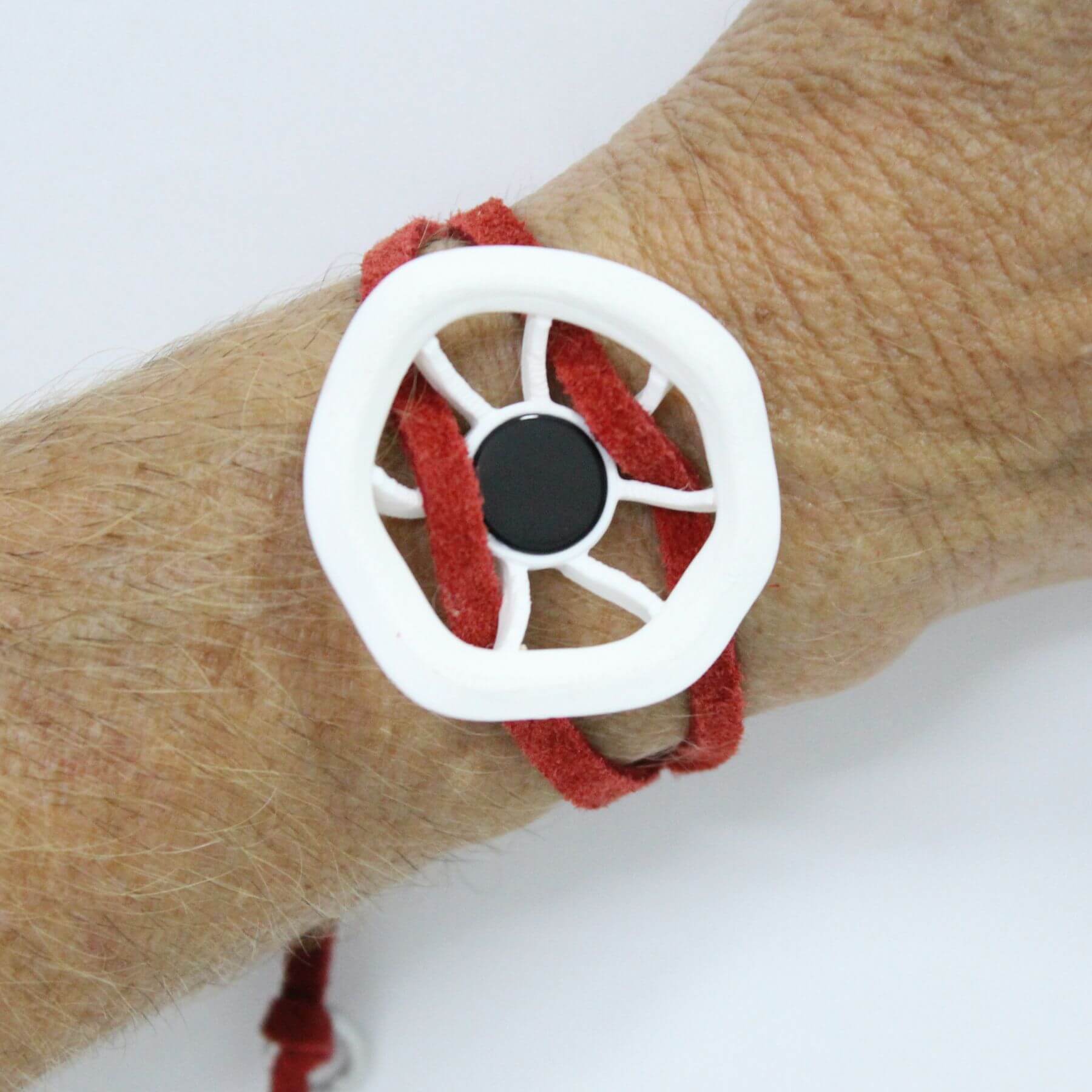 pulseira Regulável couro vermelho Sol Branco Com Ônix