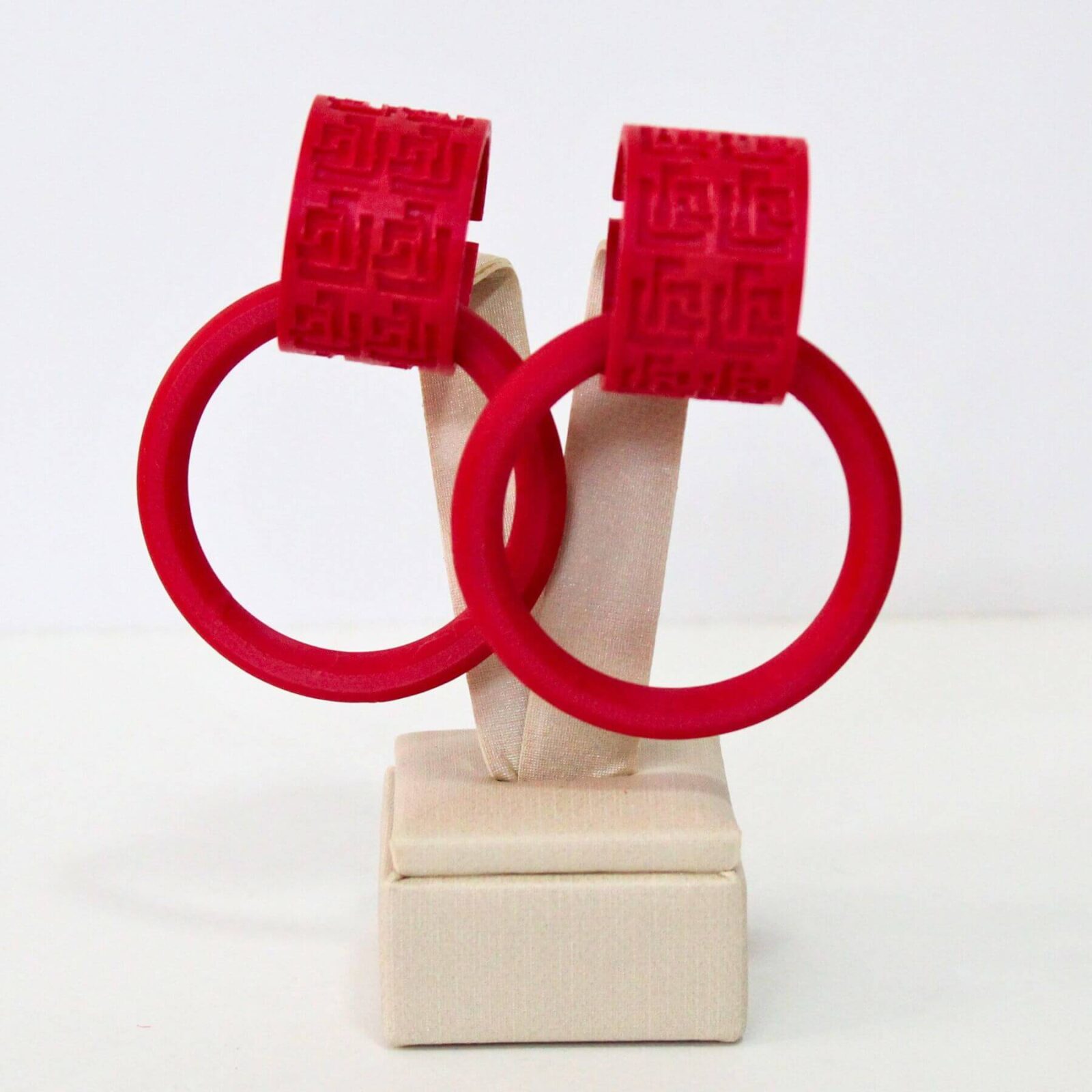 Brinco Argolas Gregas Vermelho