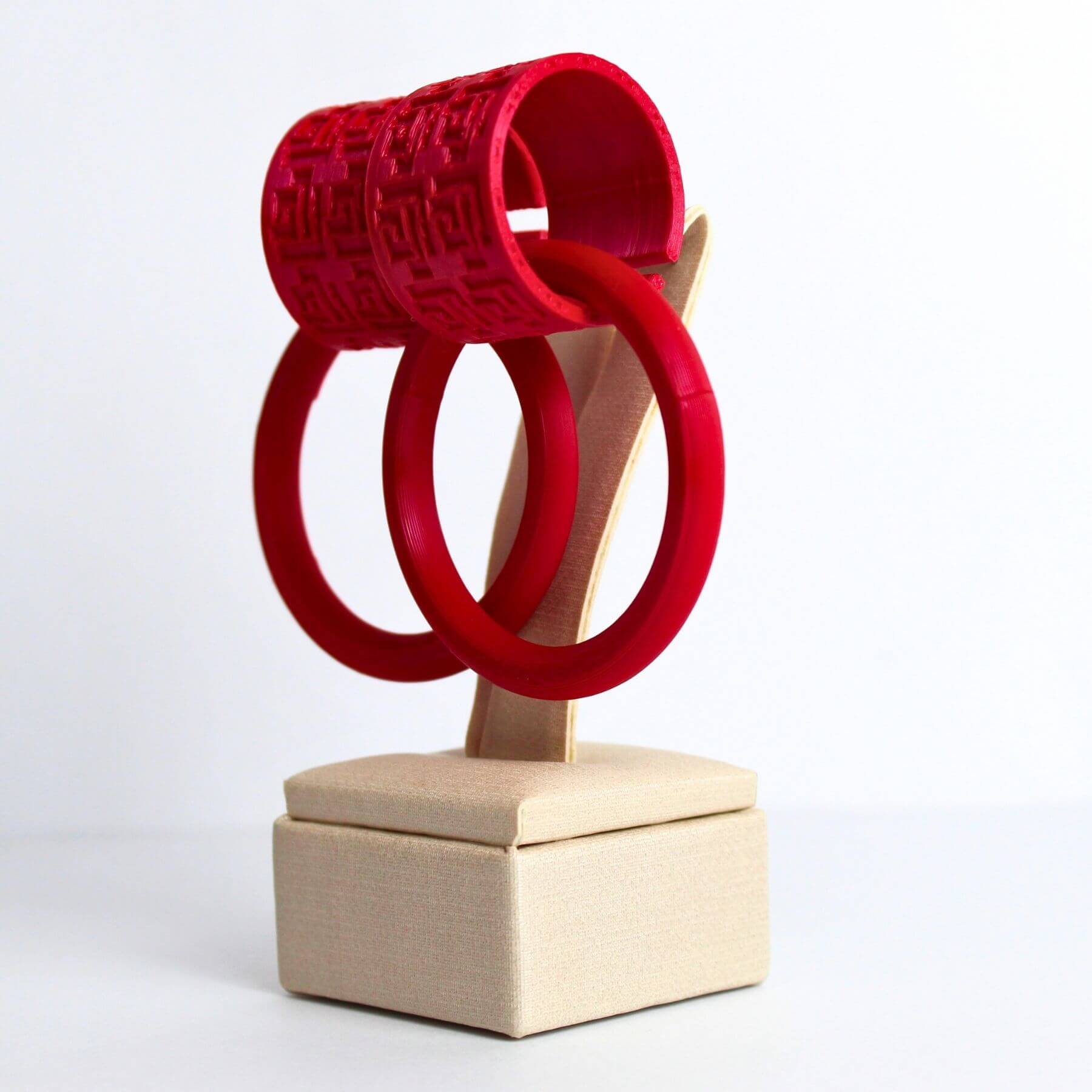 Brinco Argolas Gregas Vermelho