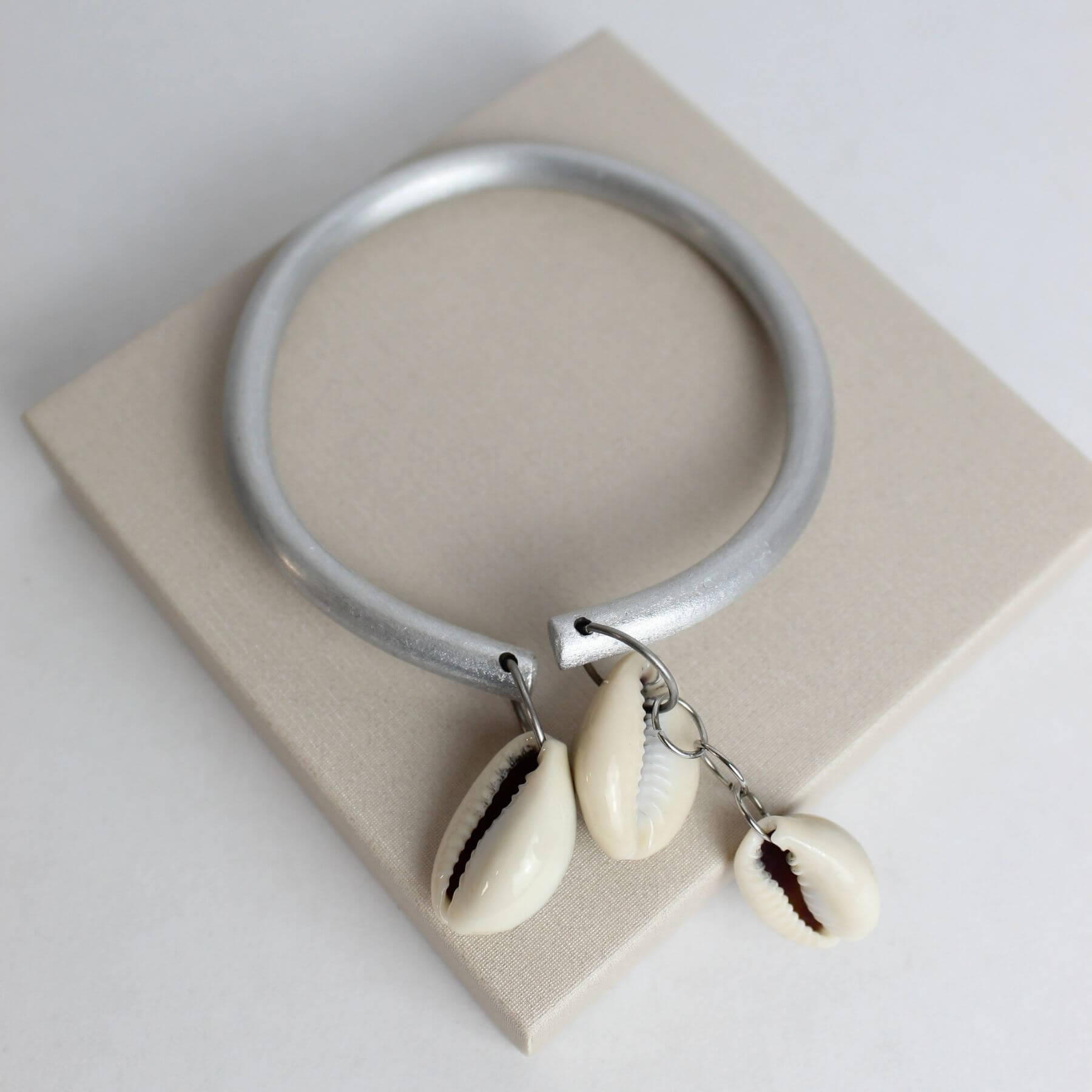 Pulseira Conchas em Alumínio