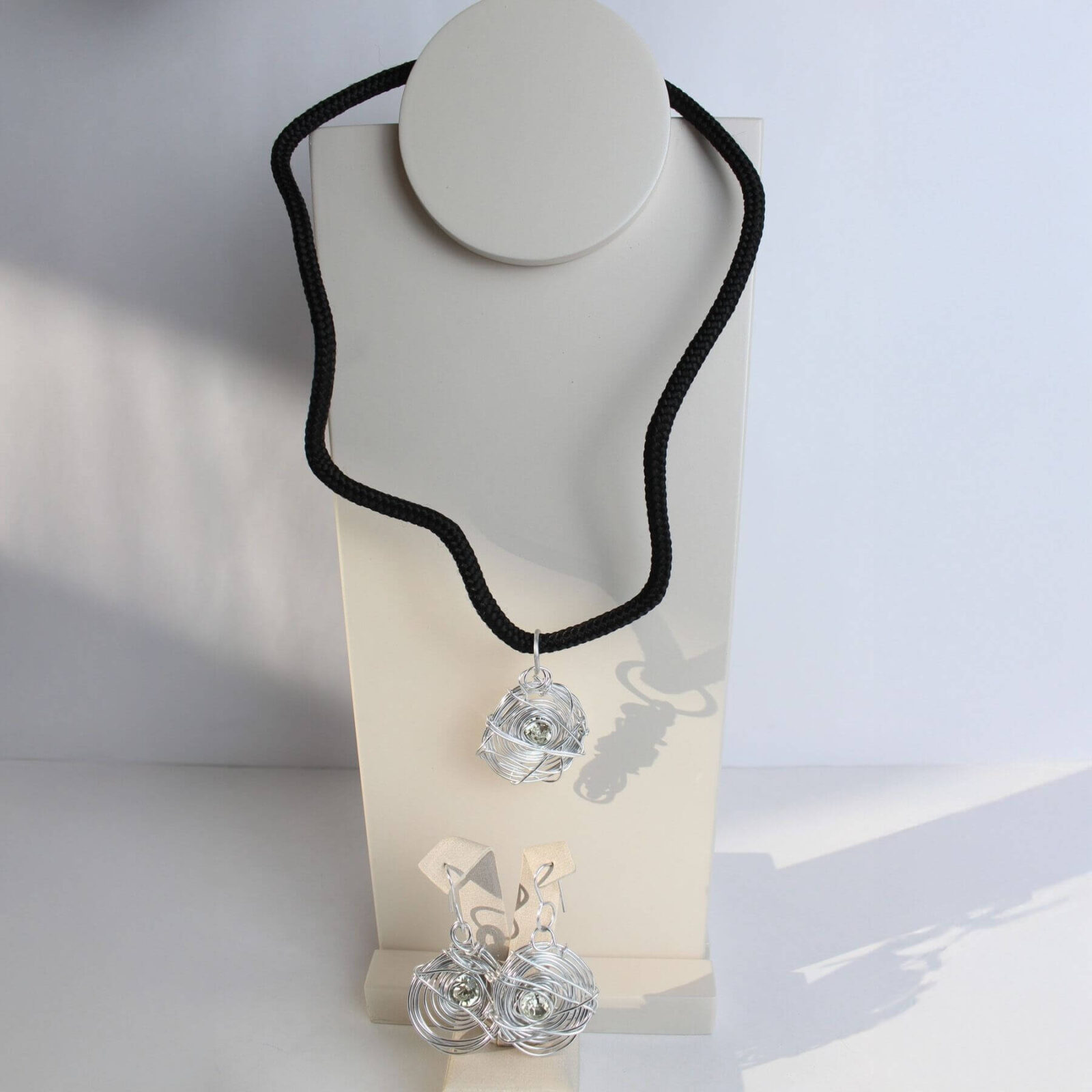 conjunto caracol de aluminio e fio nautico com strass