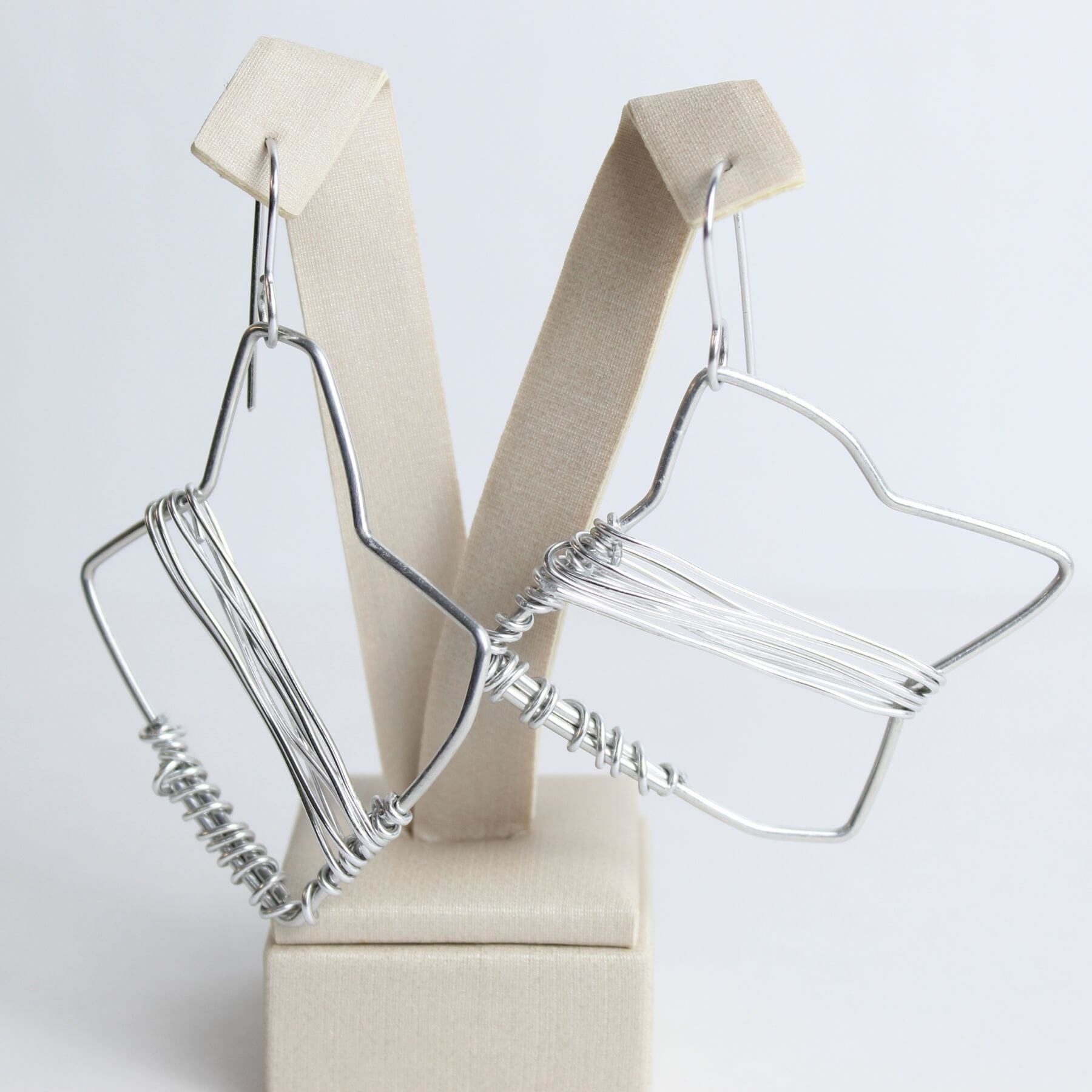 quadrado tortuoso de aluminio