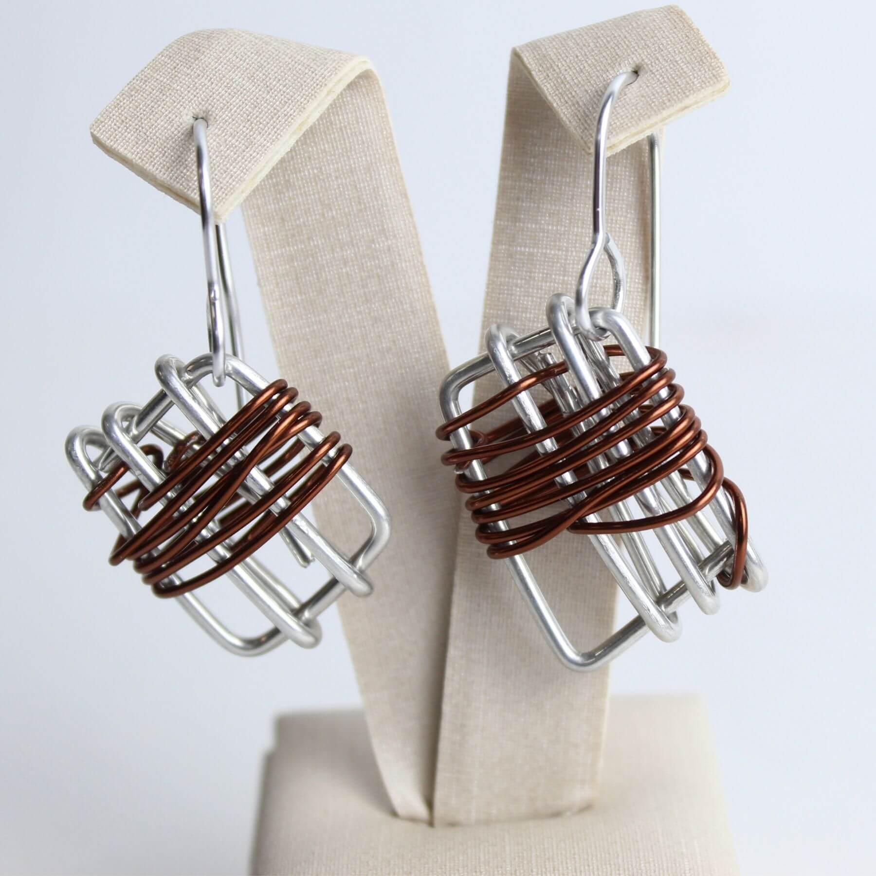 brinco duo aluminio natural e marrom