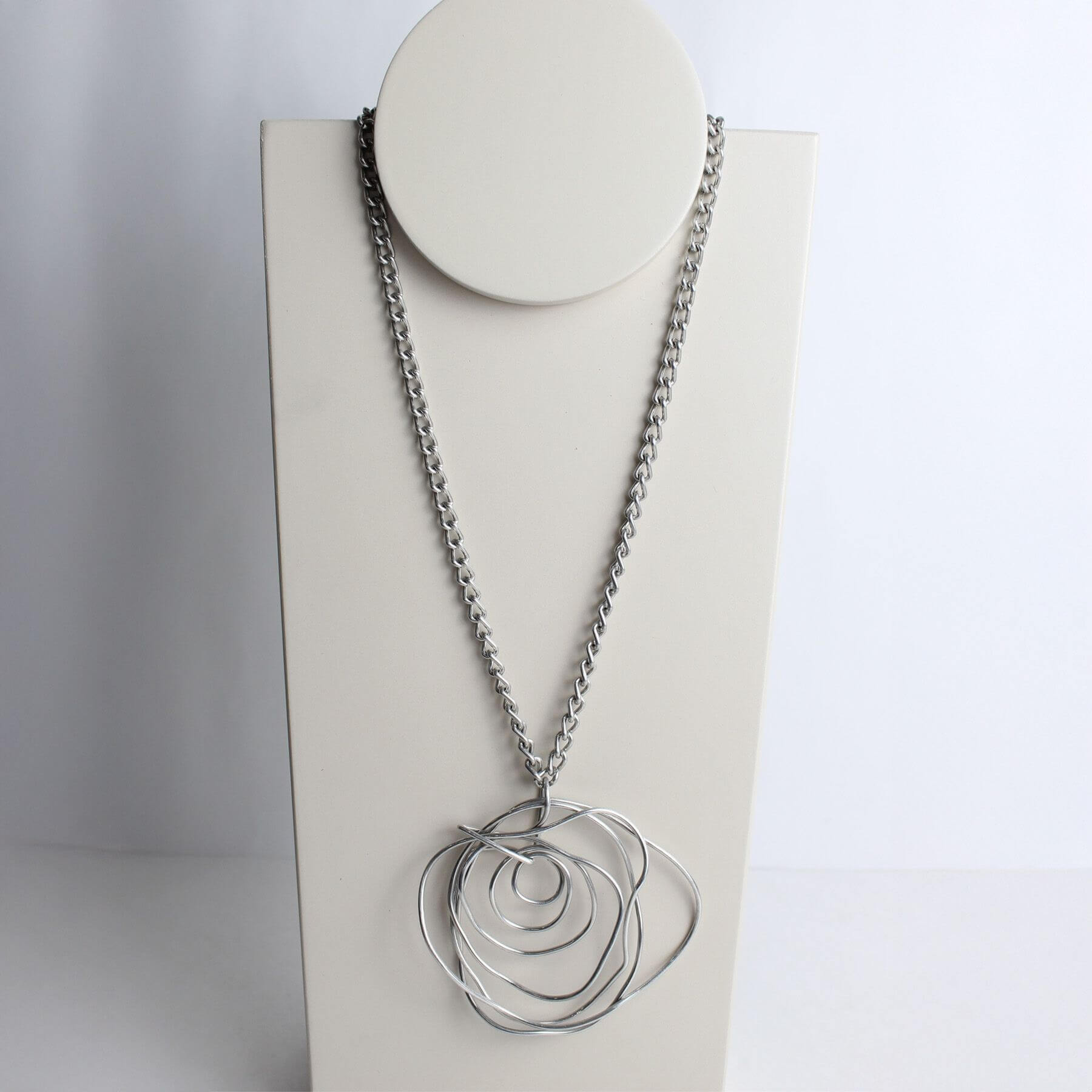 colar caracol de aluminio assimetrico