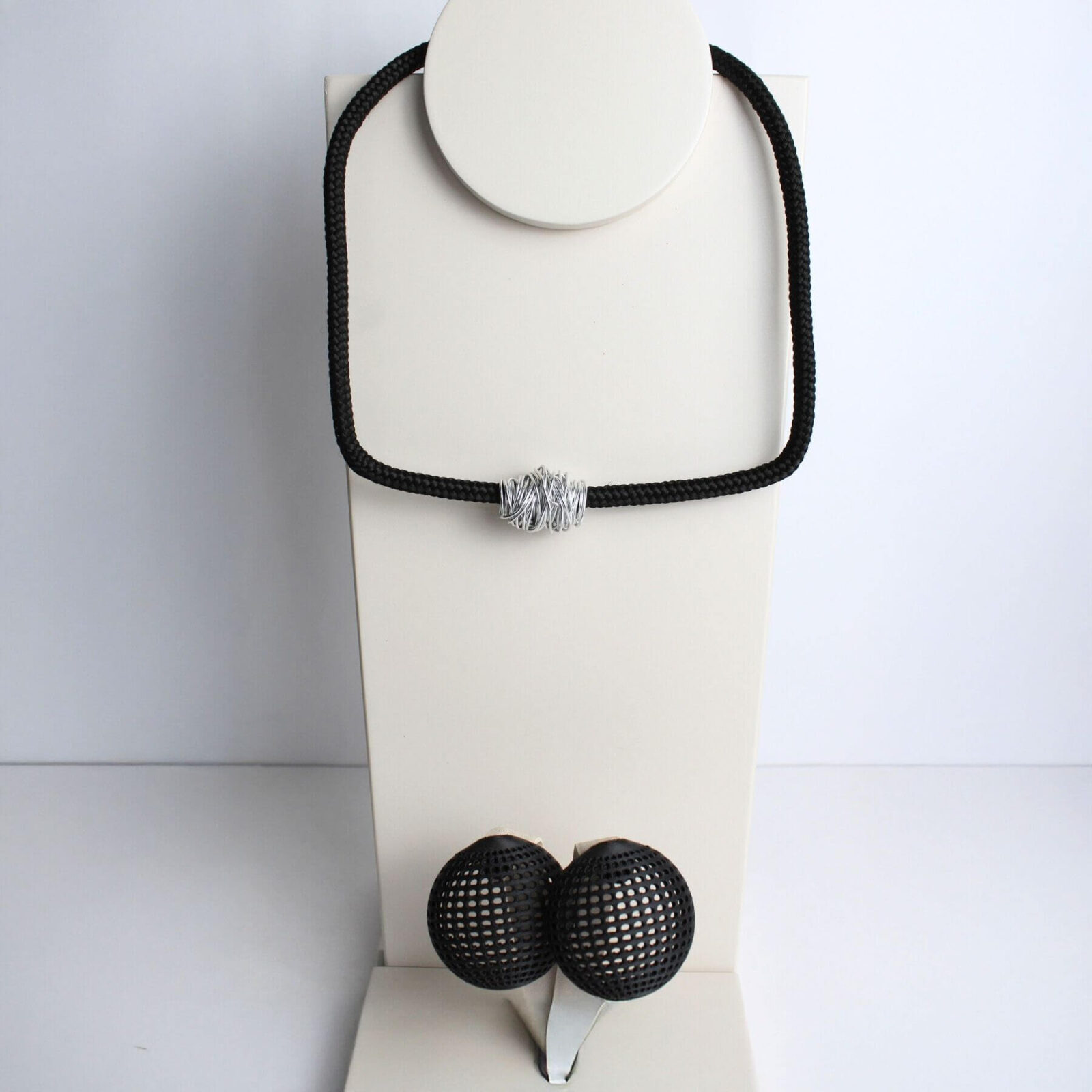 conjunto colar quadrado de fio nautico com brinco esfera
