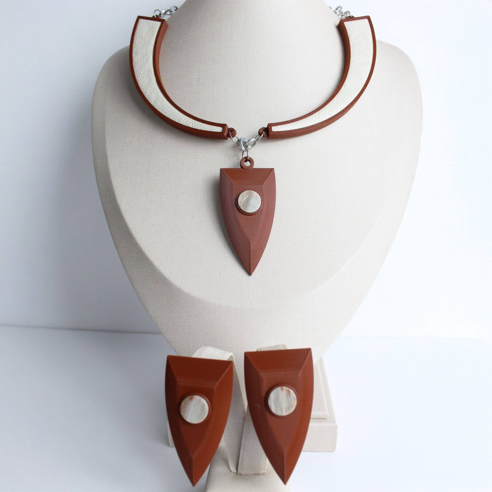 Conjunto Escudo Terracota com Madrepérola