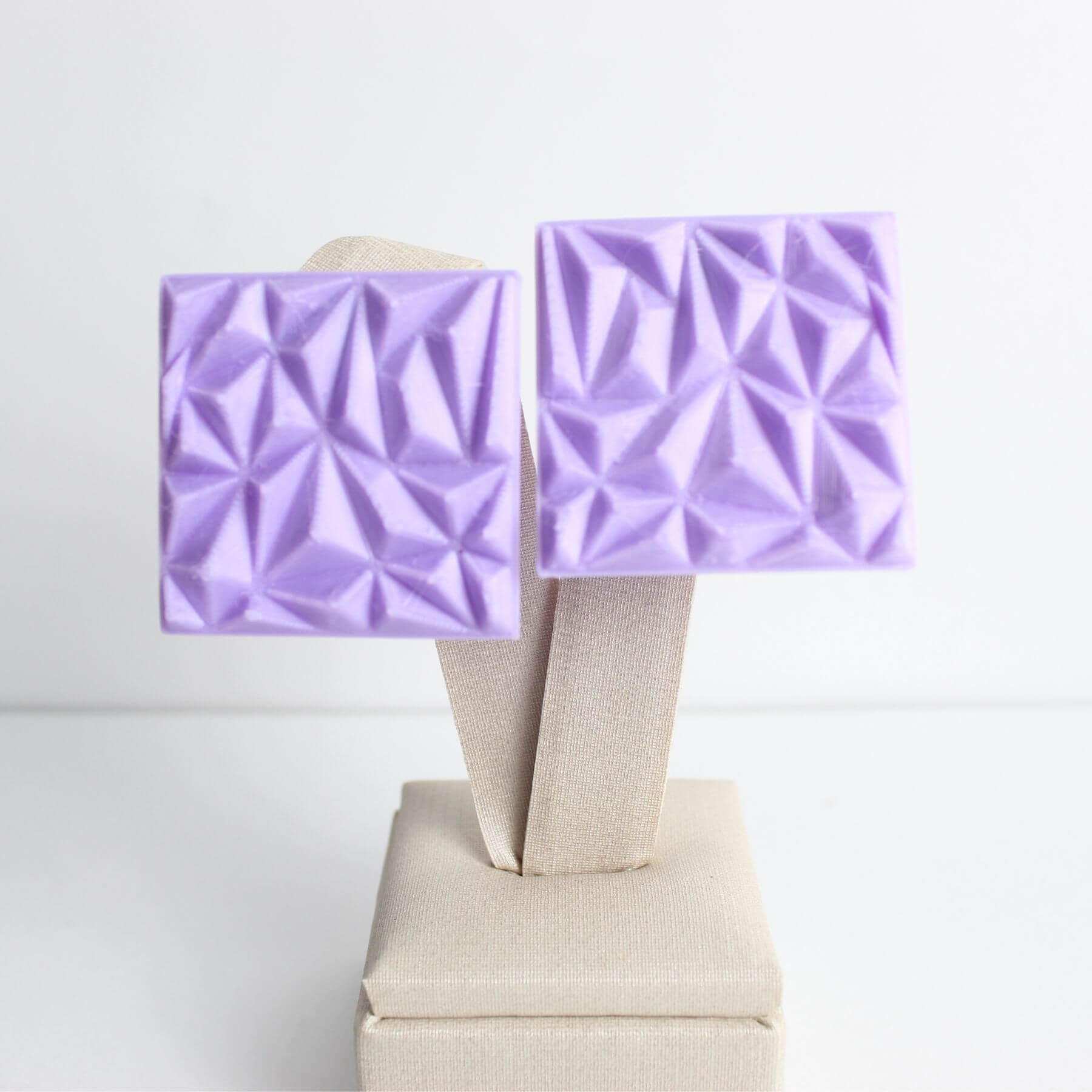 Brinco Geométrico Lilás