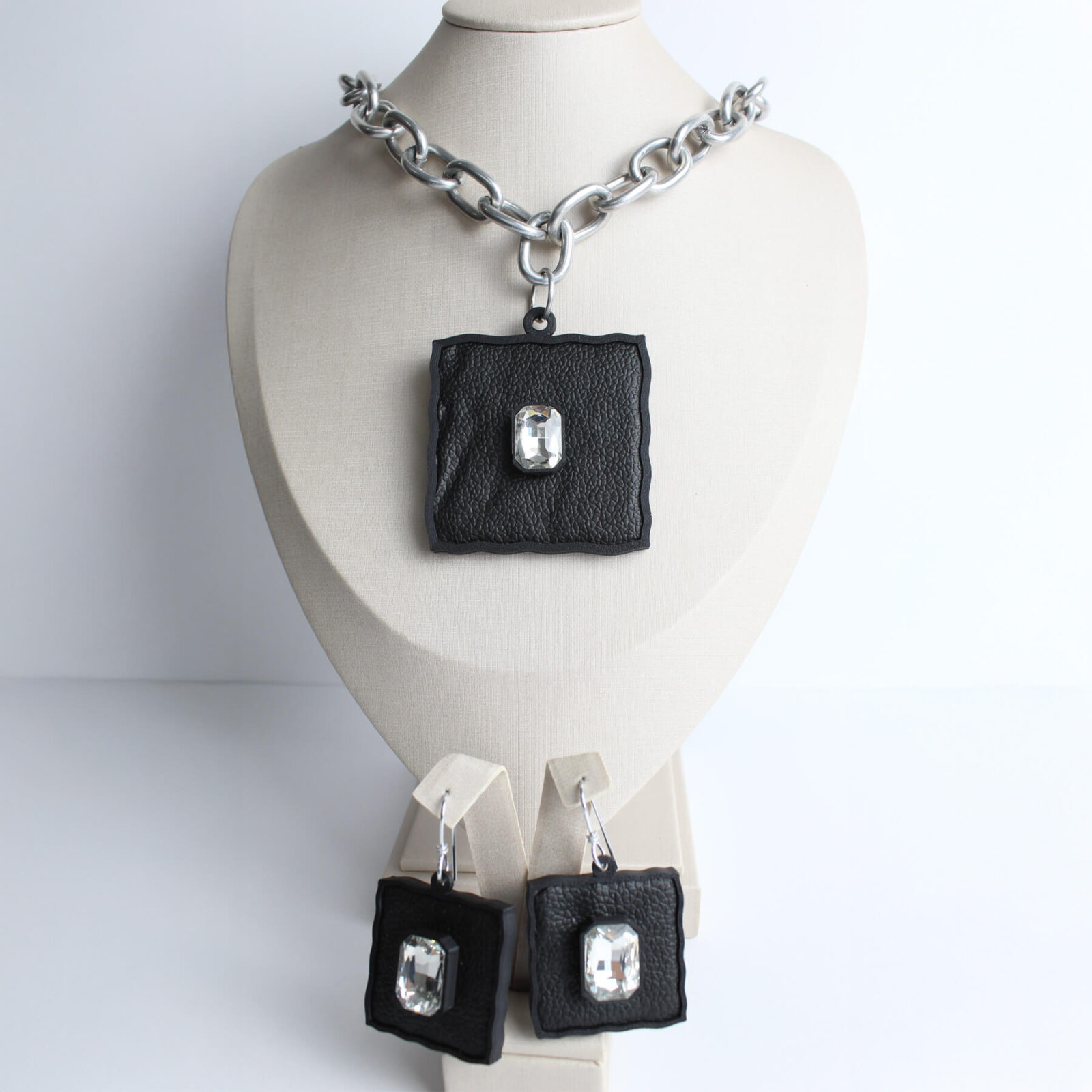 Conjunto Ícone Urbano – Corrente + Couro + Brilho
