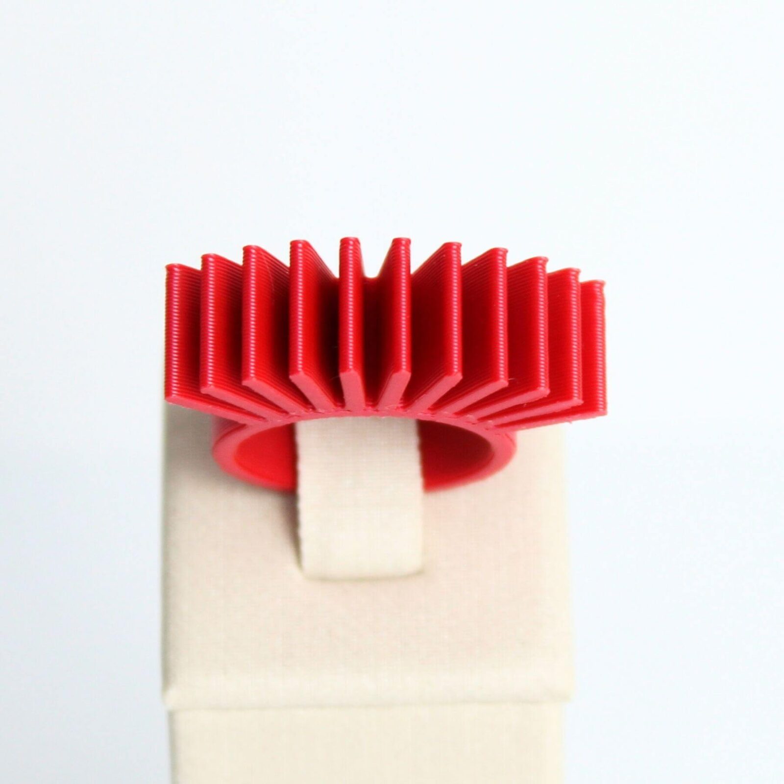 anel cilios vermelho