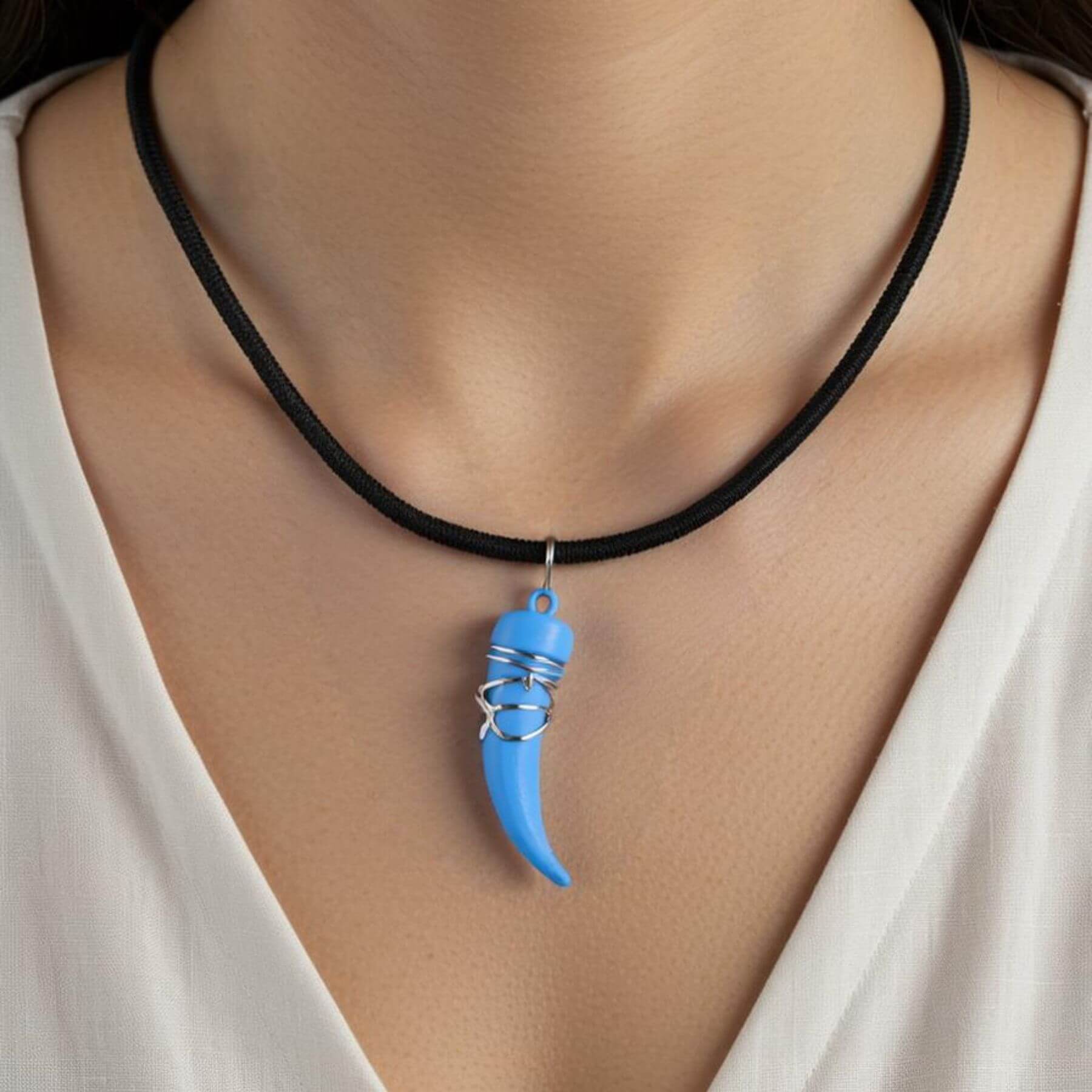 Colar pimenta azul com fio nautico clau khawali