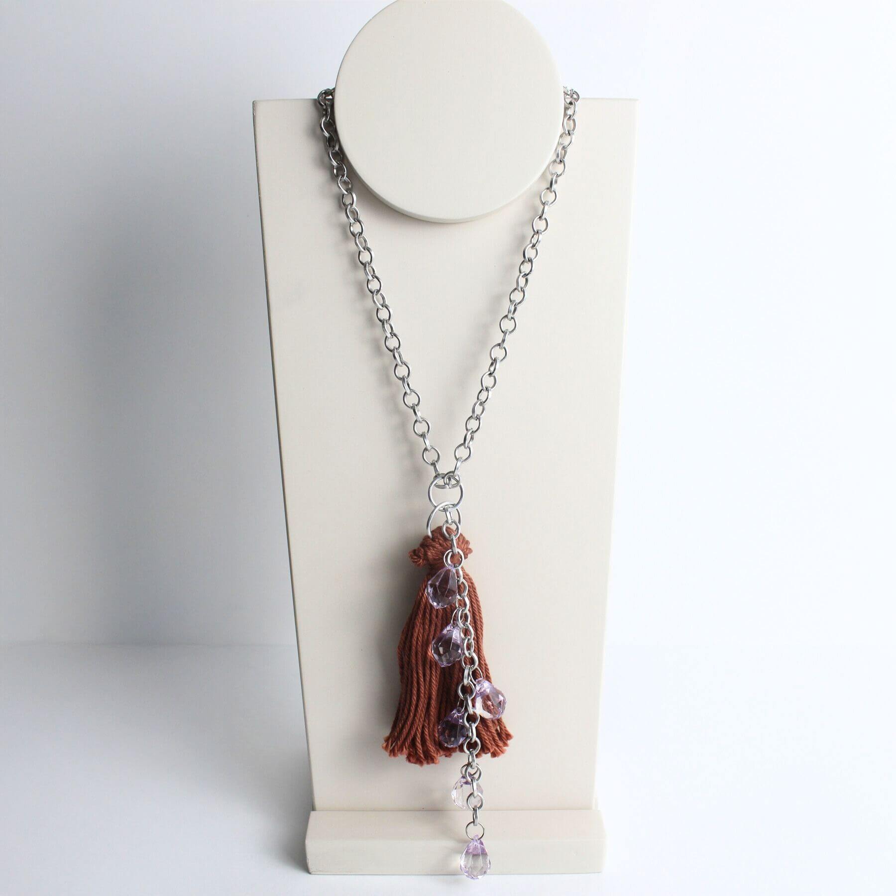Colar Tassel Marrom Com Pedras Lilás e Alumínio
