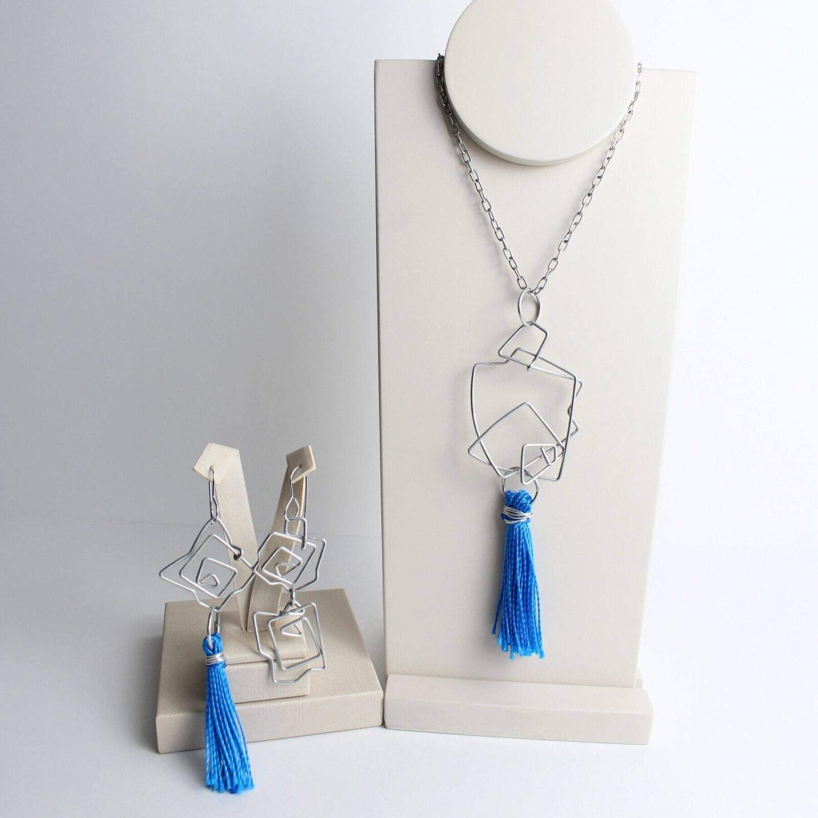 Conjunto Colar e Brinco Tassel Azul Com Fios de Alumínio