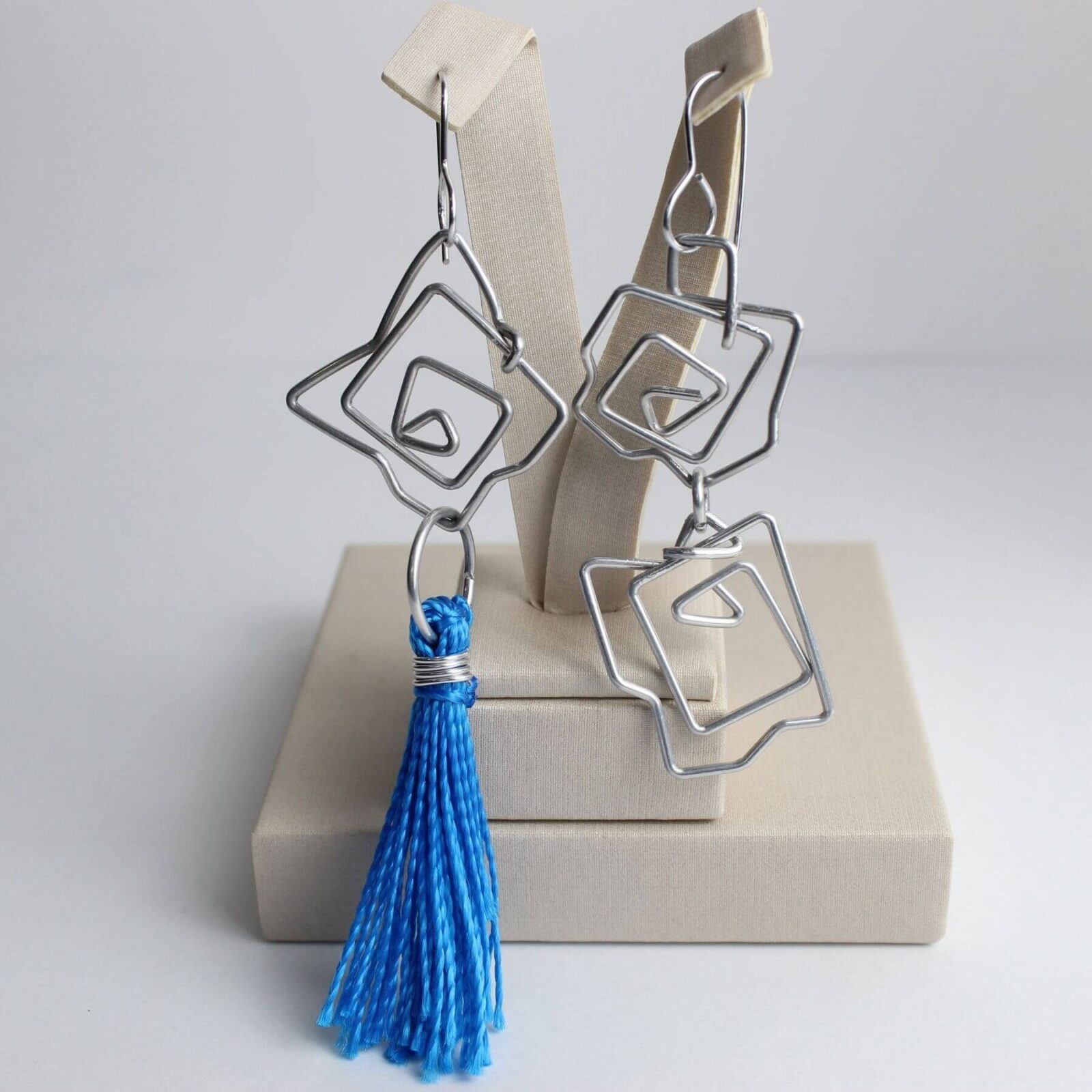 Brinco Tassel Azul Com Fios de Alumínio