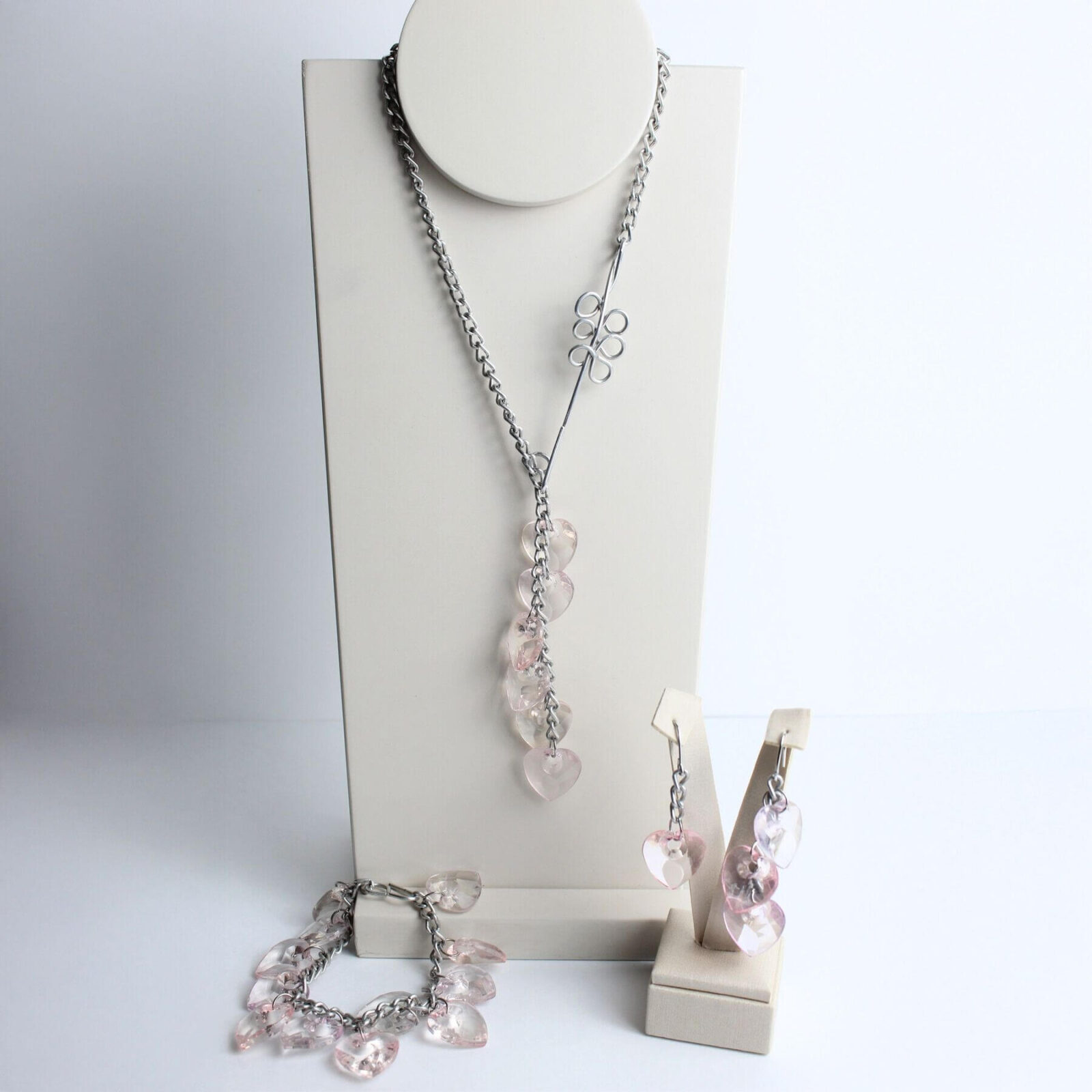 Conjunto Colar Pulseira e Brinco Corações Rosa