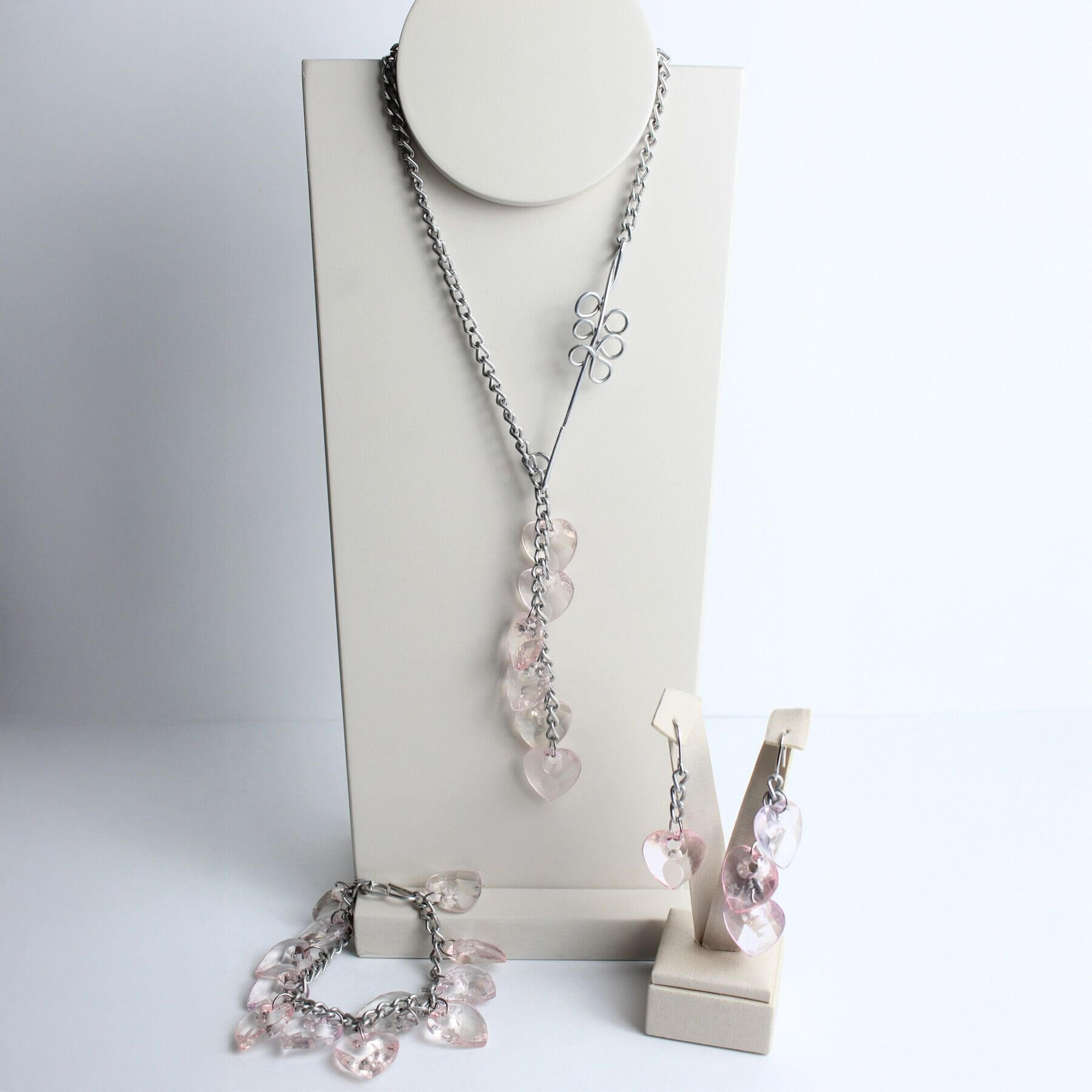 Conjunto Colar Pulseira e Brinco Corações Rosa