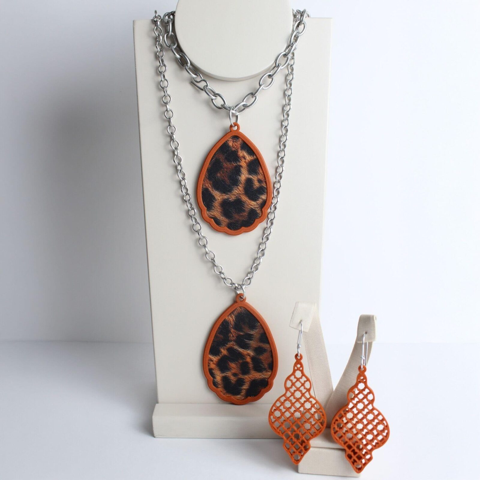 Conjunto Colar Duplo Gota de Oncinha e Brinco Terracota Linha Árabe