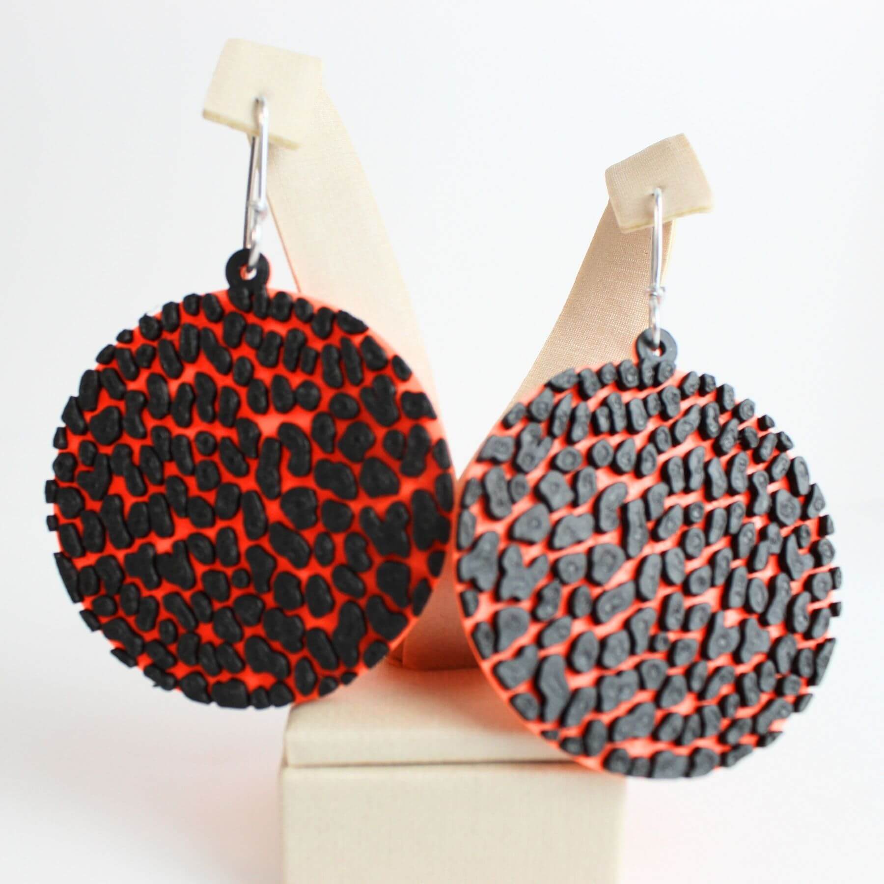 Brinco Onça Laranja