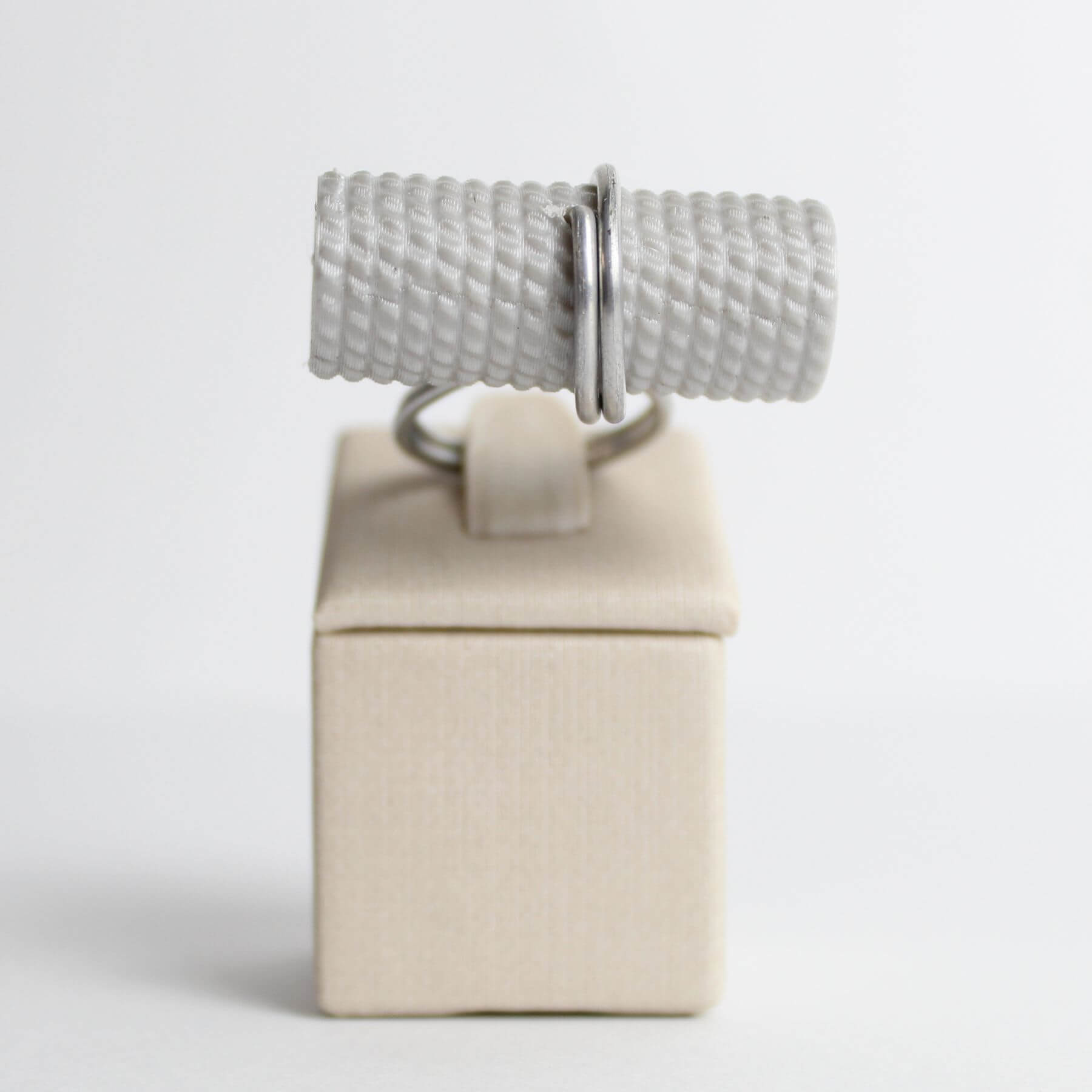 Anel Tubos Pontas Prateado