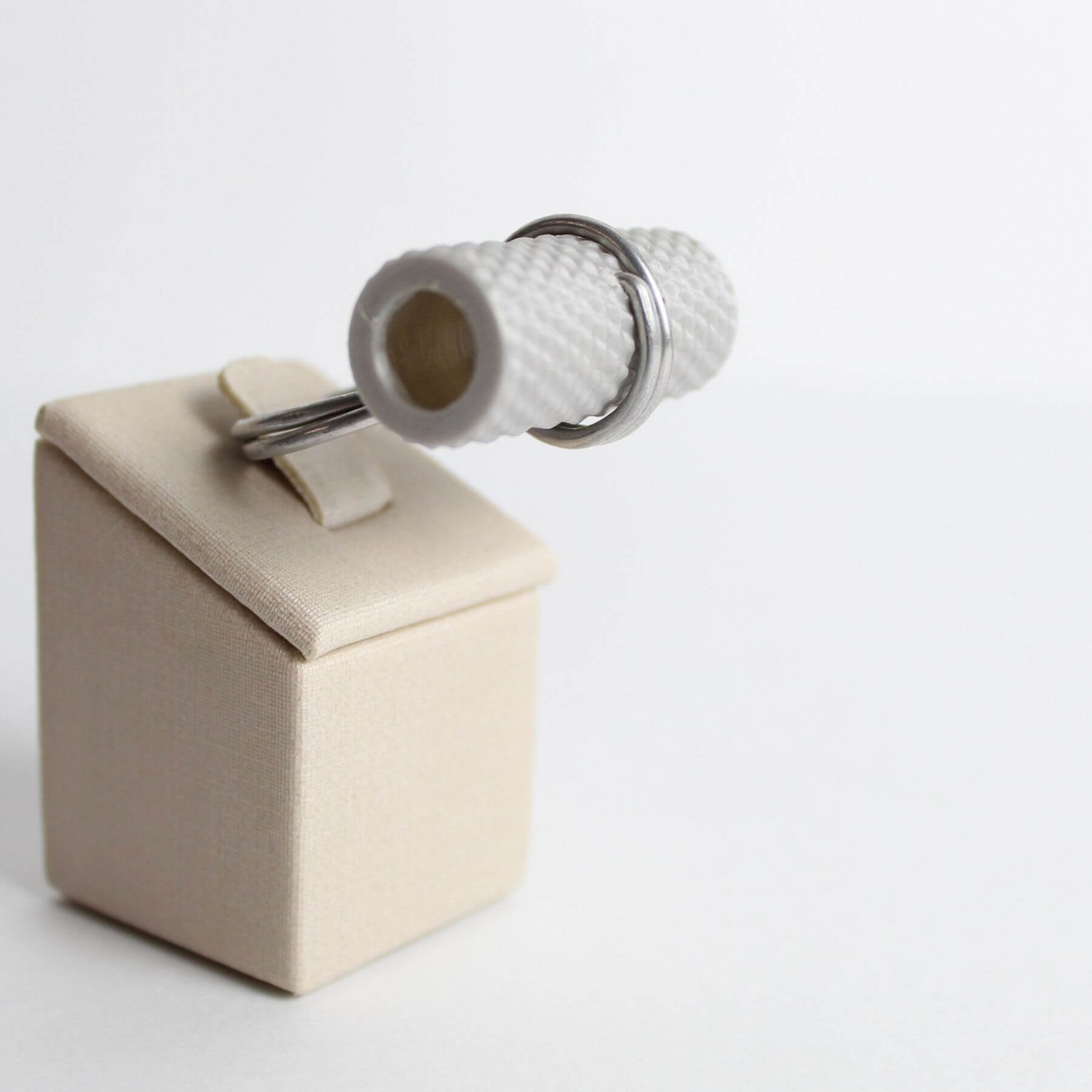 Anel Tubos Pontas Prateado