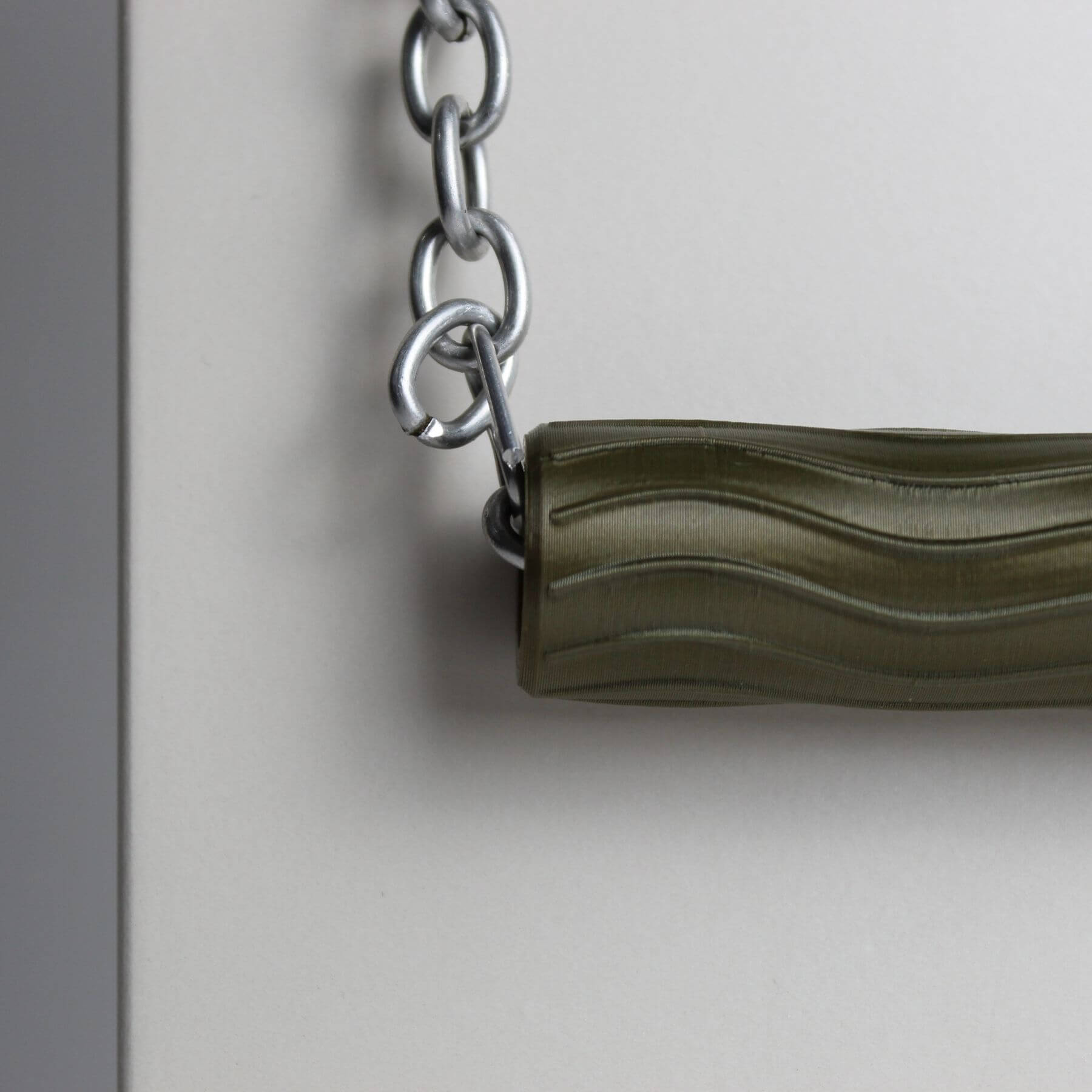 Colar Tubos Verde Ondas Regulável