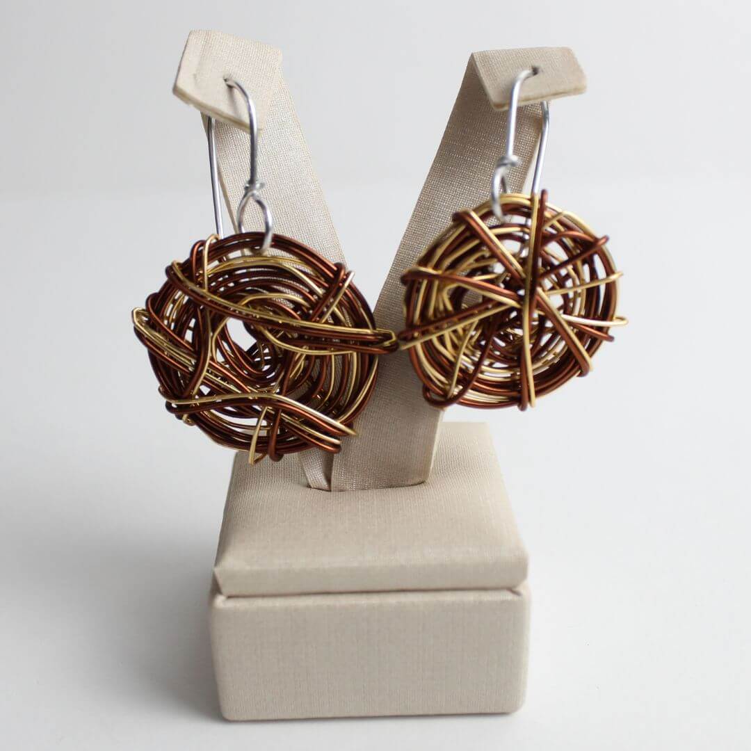 Brinco Espiral Duas Cores Marrom e Dourado