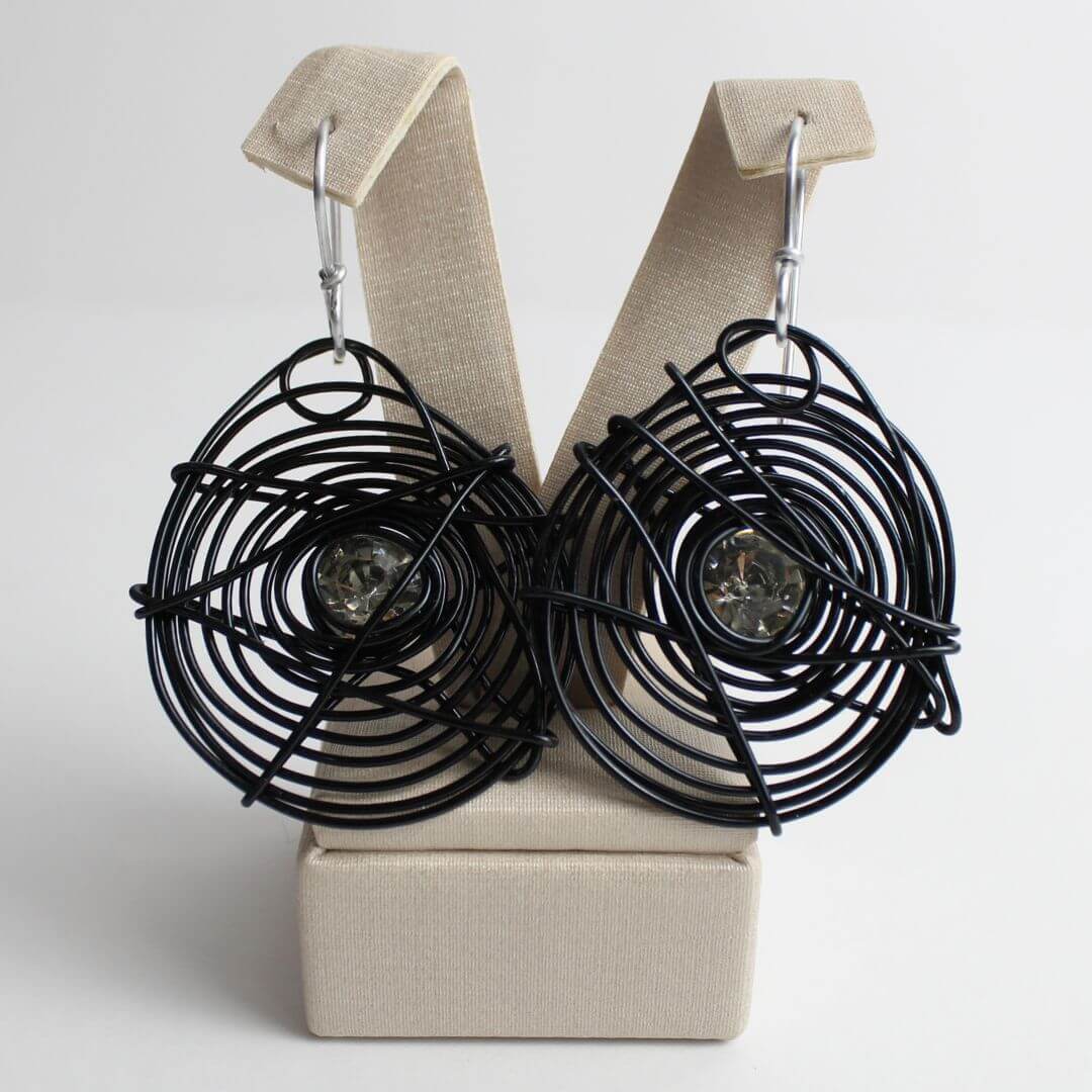 Brinco Espiral Preto Com Strass