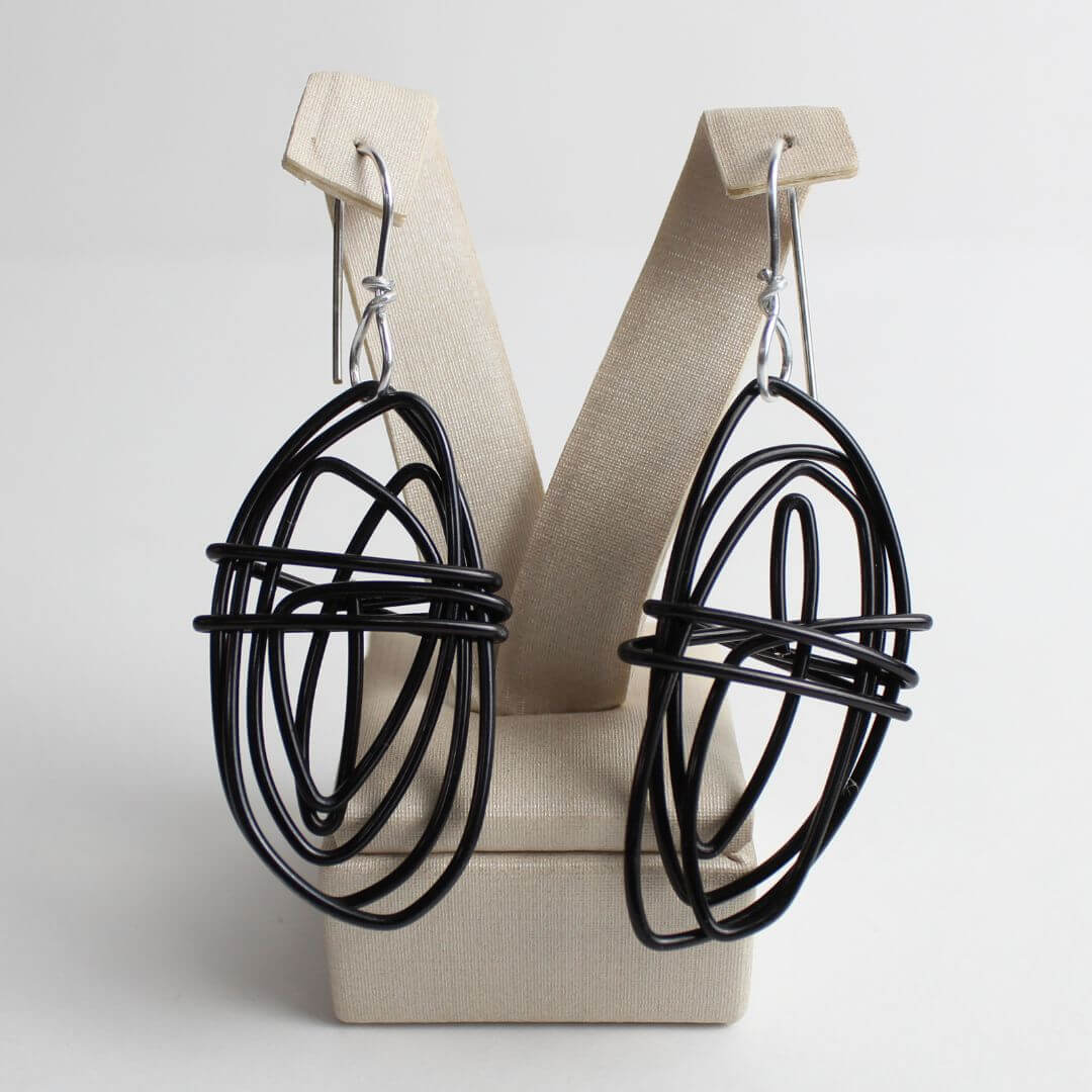 Brinco Órbita Preta