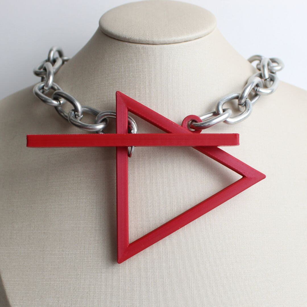 Choker Triângulo Geométrico Com Corrente Grossa em Alumínio