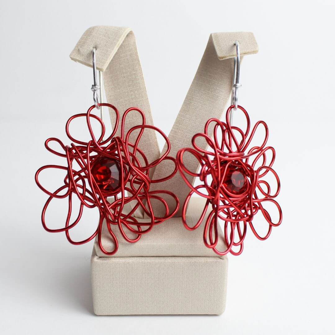 Brinco Margarida Vermelha Com Pedra Vermelha