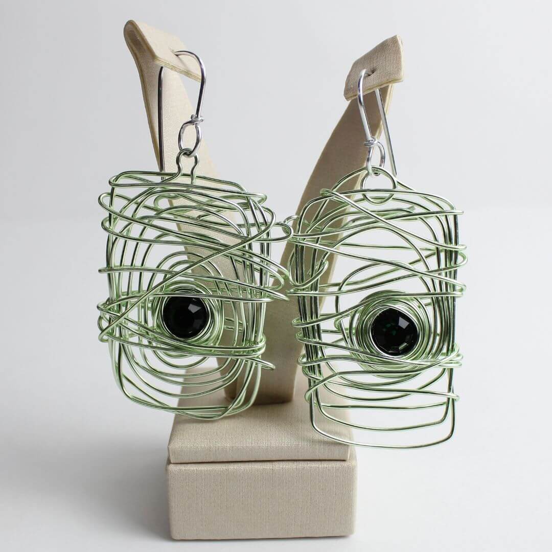 Brinco Jade Irregular Com Pedra Verde