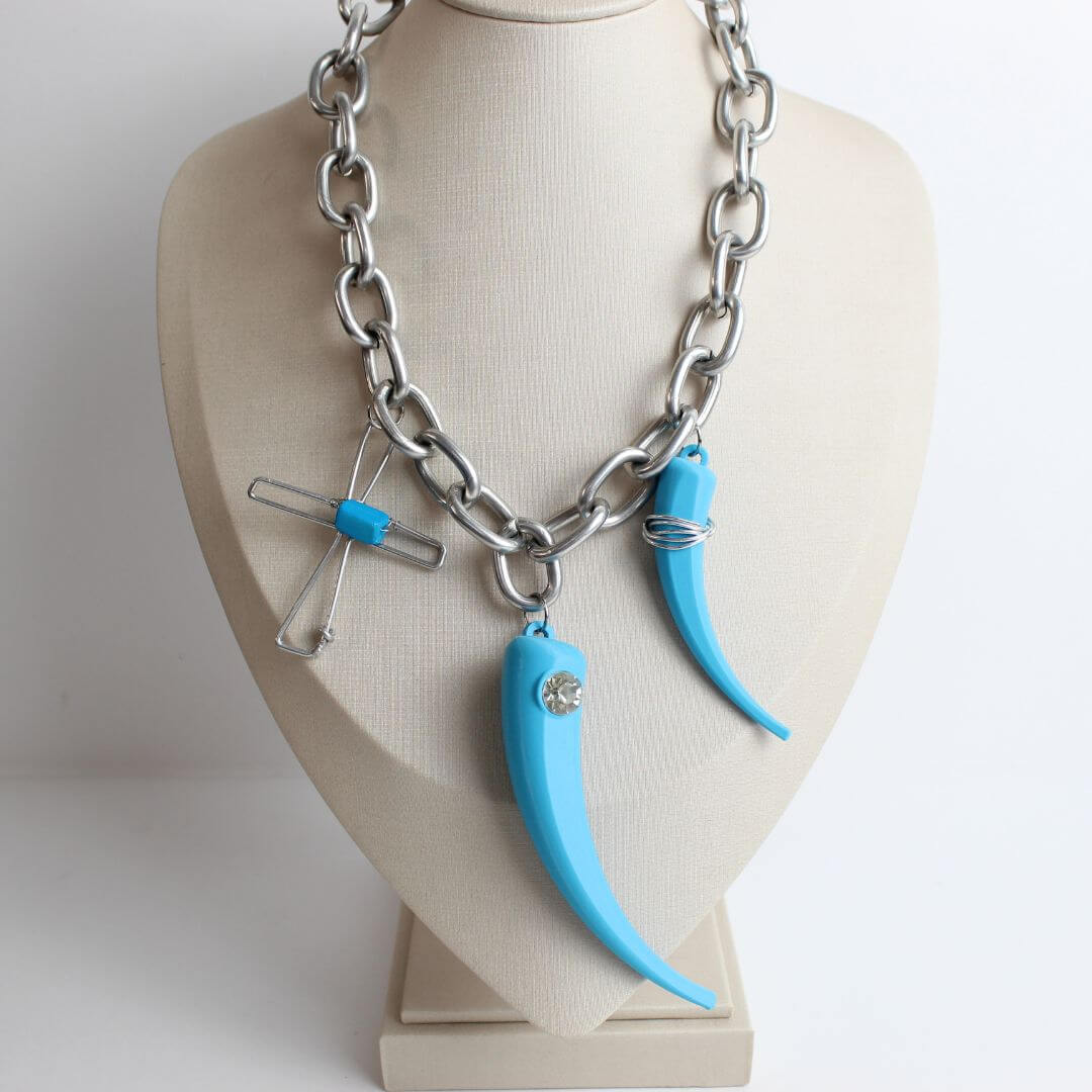 colar furia azul com corrente grossa em aluminio