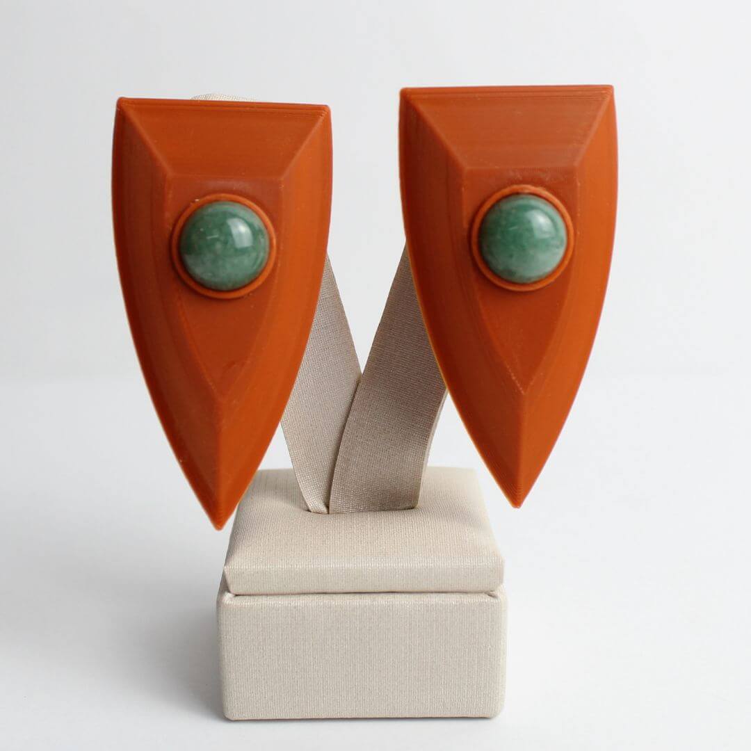 Brinco Escudo Terracota Com Pedra Natural