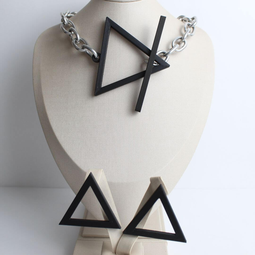 Conjunto Geométrico Triângulo Preto