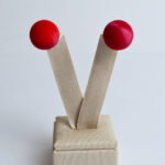 Brinco Bola Vermelho +R$&nbsp;49,00