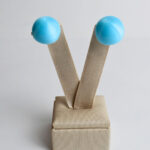 Brinco Bola Azul Bebê +R$&nbsp;49,00